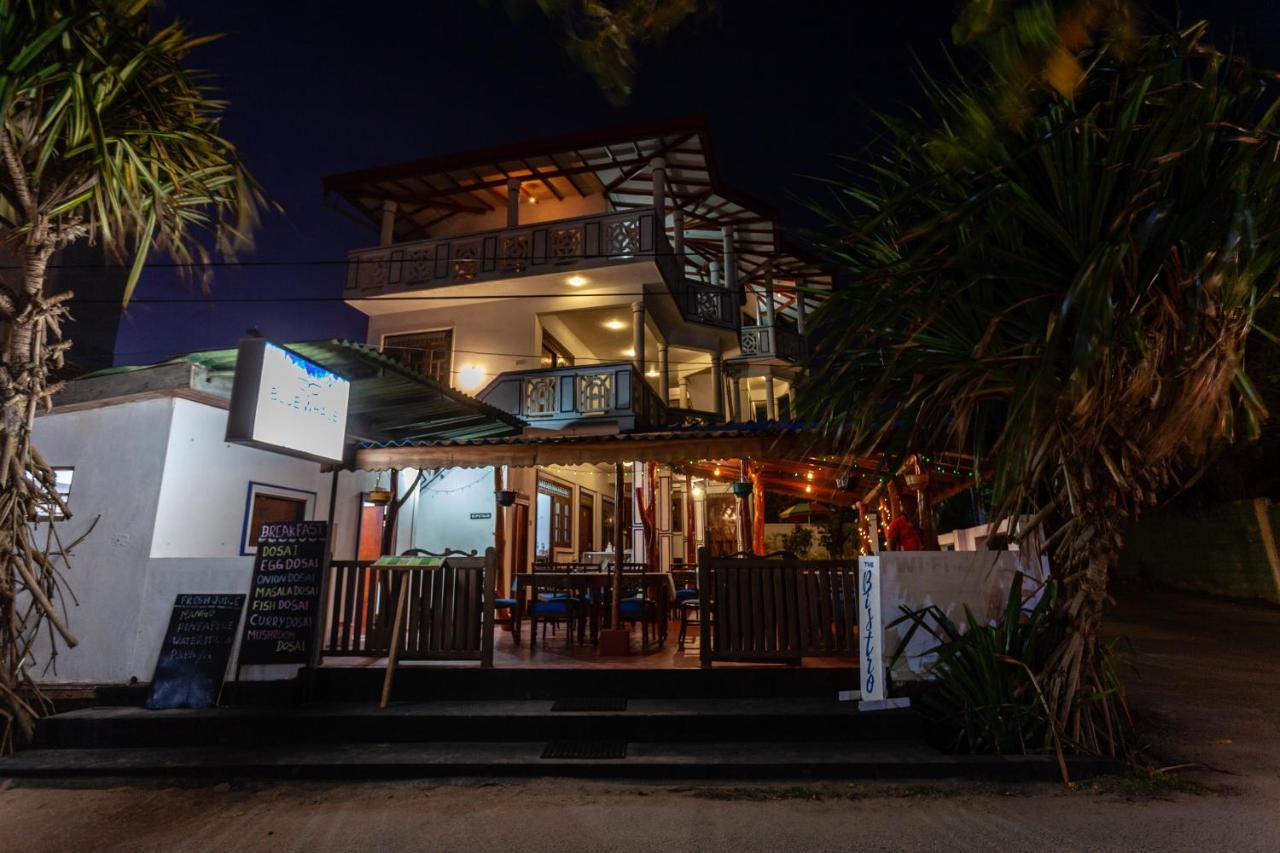 Bluewhale Beach Hotel Тангалла Экстерьер фото
