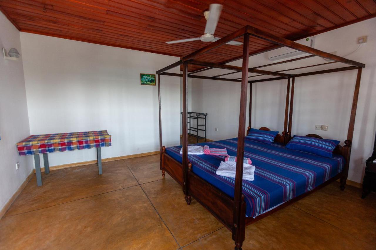 Bluewhale Beach Hotel Тангалла Экстерьер фото